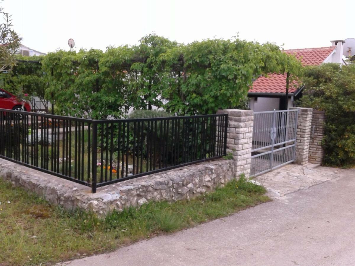 Apartment Milka Petrčane Exterior foto